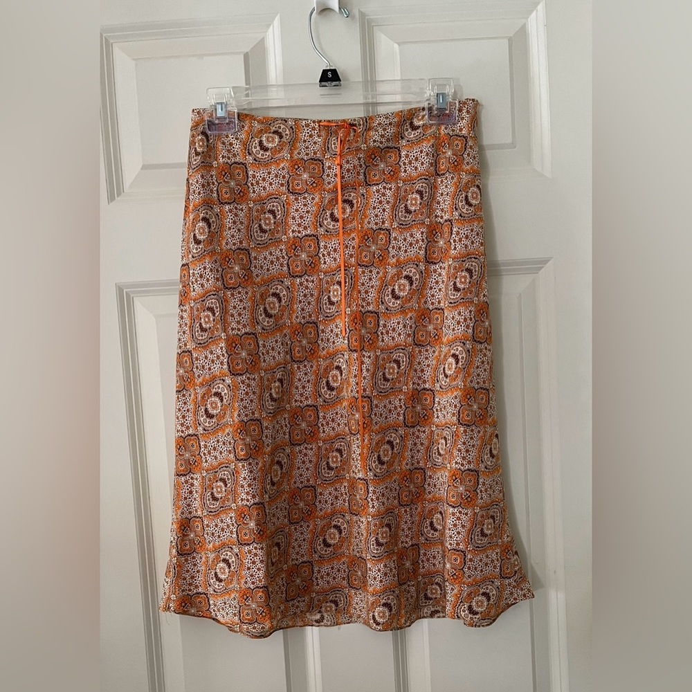 Ann Taylor silk midi skirt orange & white geometric pattern thin orange tie 4